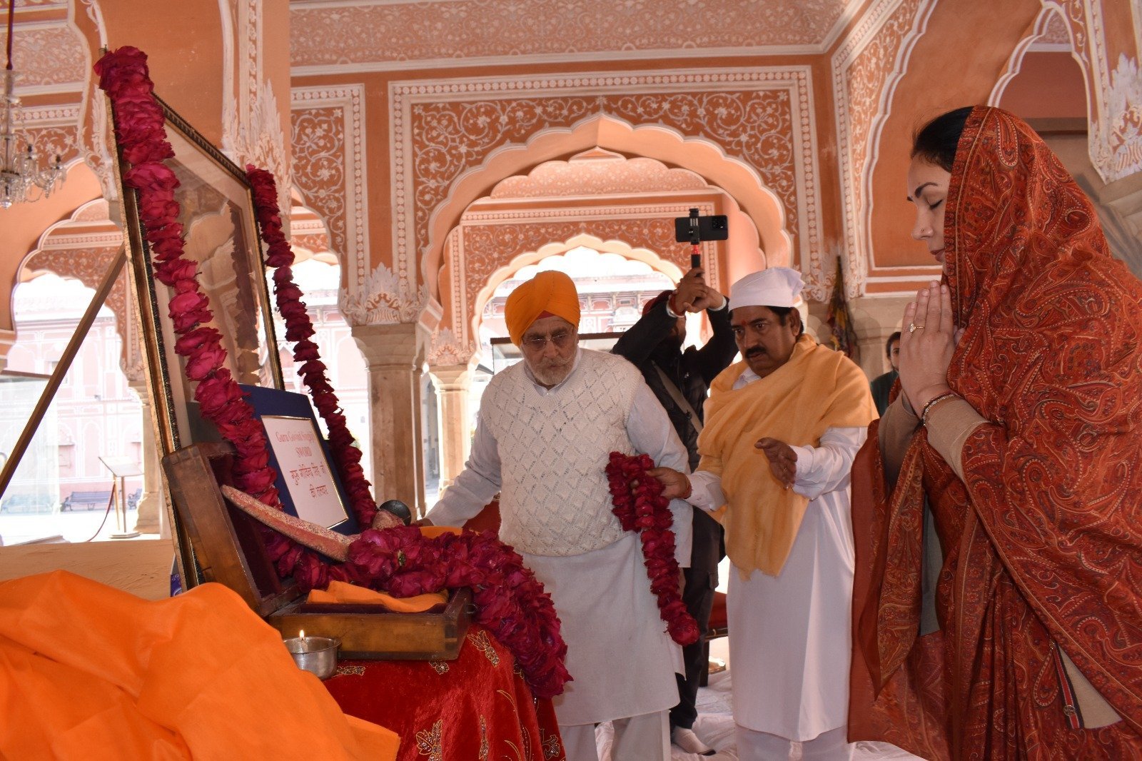 CM DIYA KUMARI WORSHIPS THE HISTORICAL SWORD OF GURU GOBIND SINGH