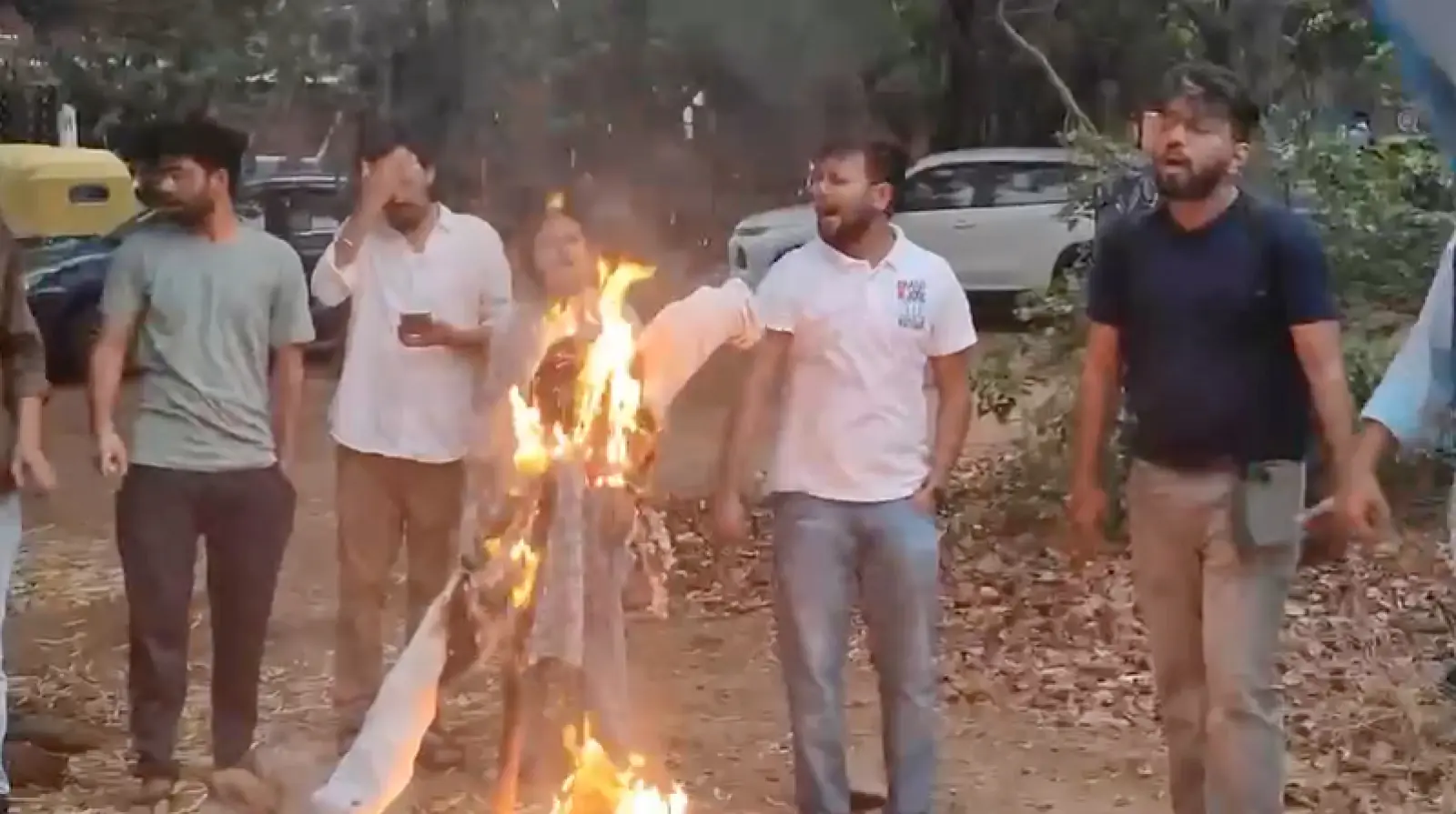 जहांगीर नेशनल यूनिवर्सिटी फिल्म का जेएनयू में छात्र संगठनों ने किया विरोध