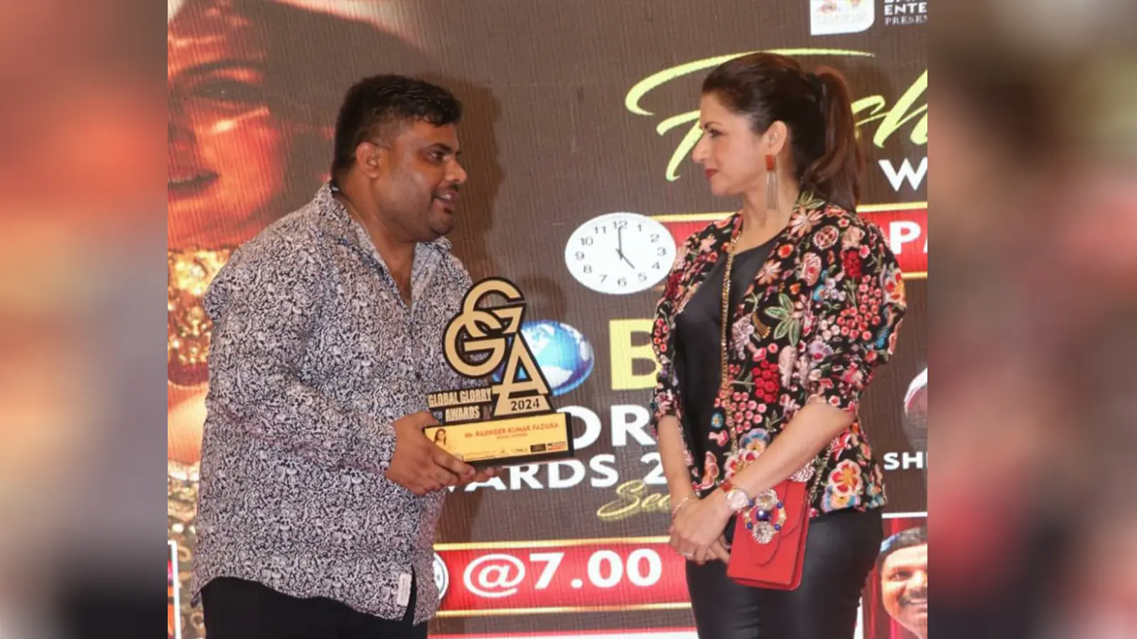 Bhagyashree Presents Global Glory Award to Social Service Hero Rajinder Kumar